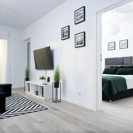 Apartament Happy Holiday Колобжег Екстериор снимка