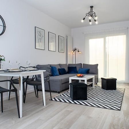 Apartament Happy Holiday Колобжег Екстериор снимка