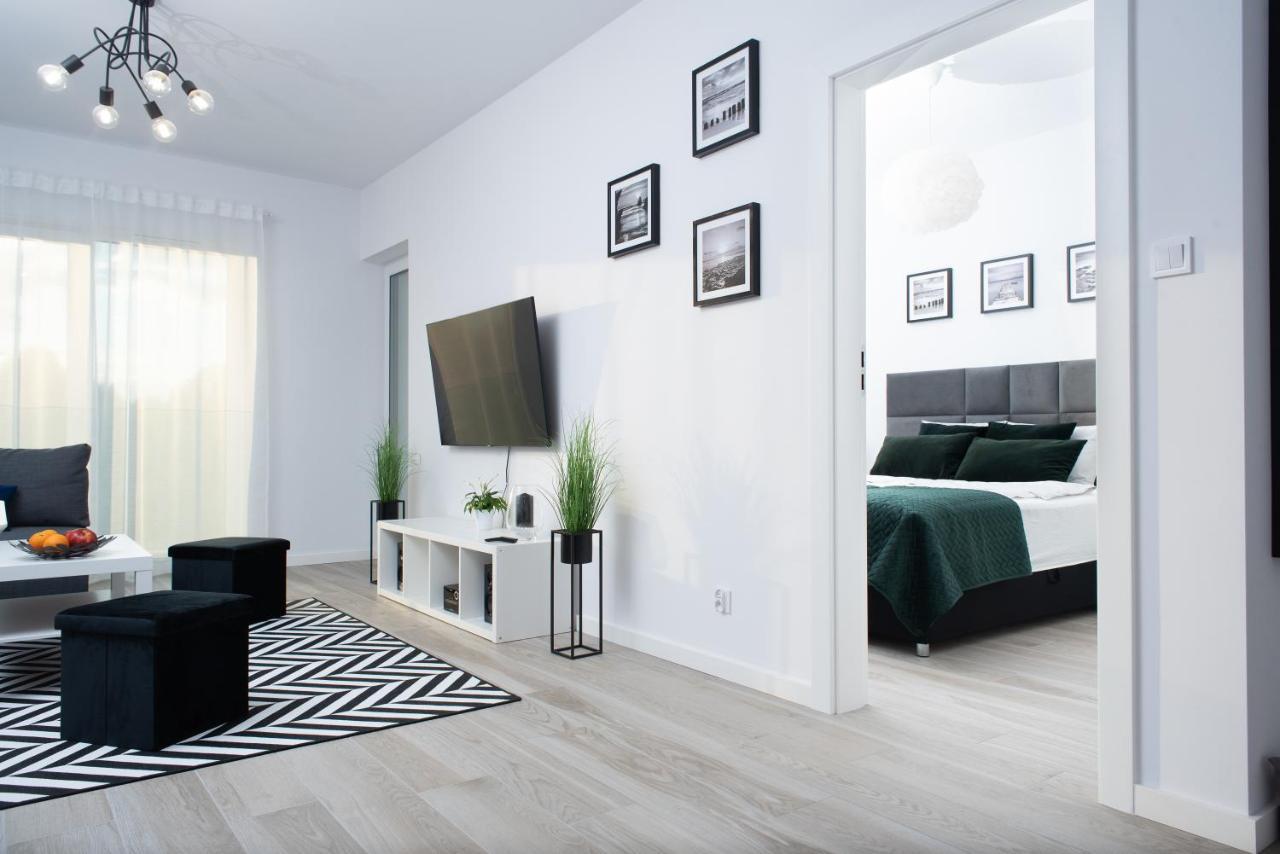 Apartament Happy Holiday Колобжег Екстериор снимка