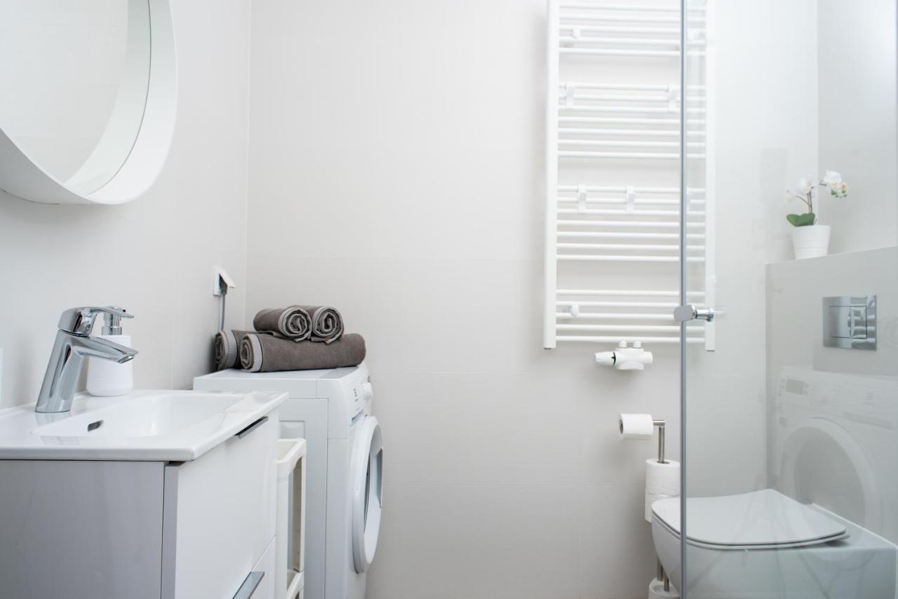 Apartament Happy Holiday Колобжег Екстериор снимка